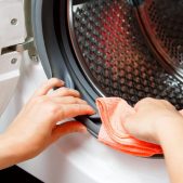 Hướng dẫn vệ sinh lồng máy giặt tại nhà đơn giản